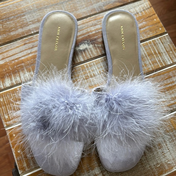 Ann Taylor Lilac Feathers Flats. 7. - Picture 2 of 6